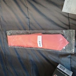Coral tie and matching napkin brand new